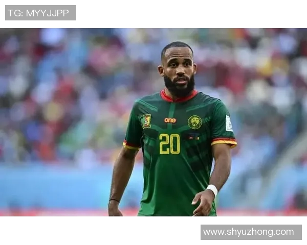 有胡子的黑人足球明星在绿茵场上的传奇故事与不屈精神