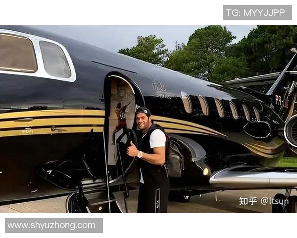 足球明星在飞机上切磋技艺展现风采引发球迷热议