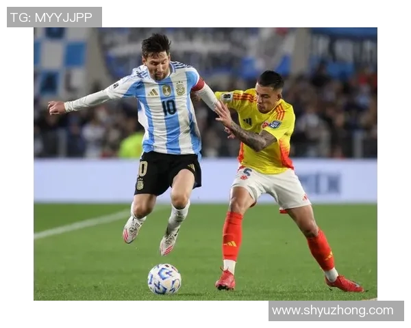 阿根廷瘦小足球明星的传奇旅程与不屈精神的启示